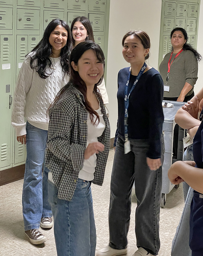 2024 new undergrads in hallway